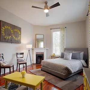 Apartment 414b Waldburg St - 2 Bedroom Oasis Near Forsyth Park, Savannah
